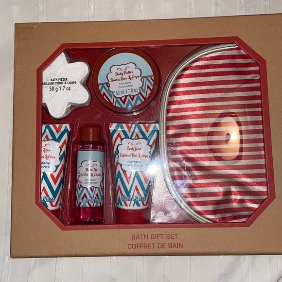 NWT Cranberry bath gift set - Picture 2 of 4